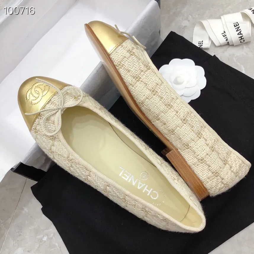 👟👟Ex-factory price 480👟👟 Chanel - classic color-blocked ballet shoes ⚠ Fashionable catwalk style❤M After many years, it still attracts fans... The splicing color mix and match, bow embellishment, interpret fashion! How to match the series to look good! Original custom-made wood-colored rubber outsole, 1.5cm square heel, imported mixed woolen surface/mixed sheepskin surface, sheepskin lining for feet... Regular size 34-40 (customized size 41 is non-returnable) 🎁Supporting packaging